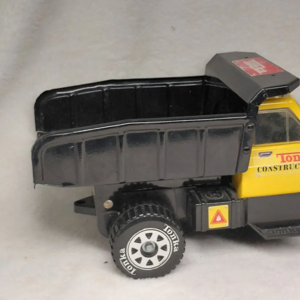 Vintage 2001 Tonka Construction Dump Truck Yellow Cab Black Bed Toy Hasbro 14
